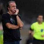 Cuca enfrenta desafio com Atlético-MG em decisão na Sul-Americana