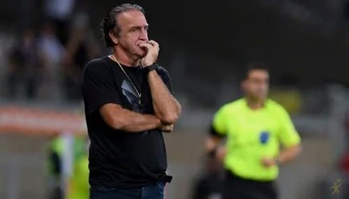 Cuca enfrenta desafio com Atlético-MG em decisão na Sul-Americana