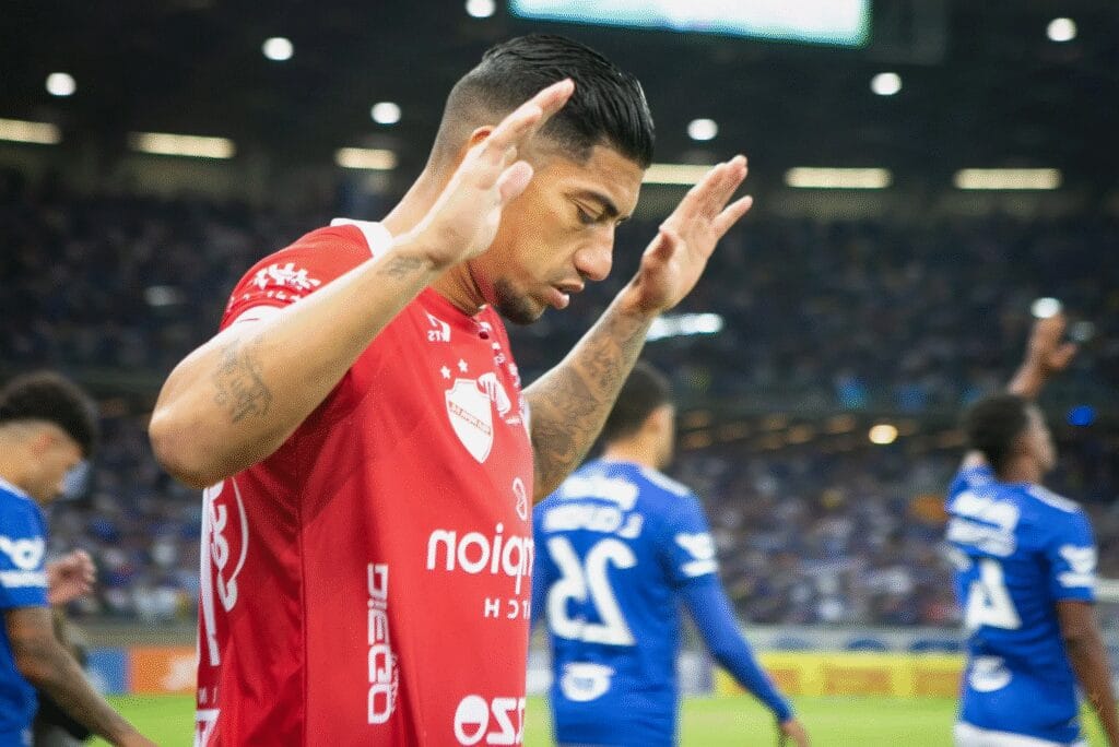 Ralf homenageado como cidadão goiano e sonha com acesso do Vila Nova