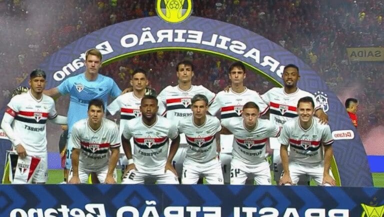 Erro de goleiro do São Paulo vira alvo de críticas nas redes sociais
