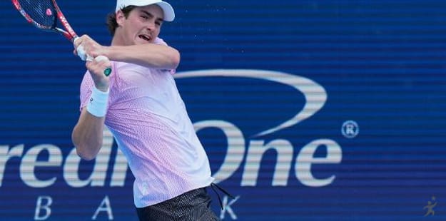 João Fonseca avança em Cincinnati após abandono de Fokina
