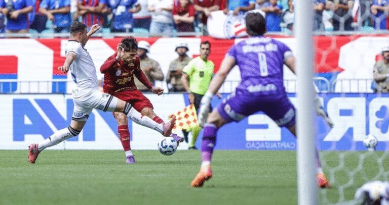 Bahia vence Vasco e se aproxima da vaga na Libertadores