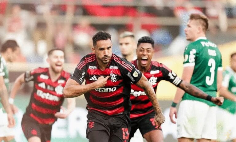 Flamengo vence Palmeiras e se torna primeiro tetra da Libertadores
