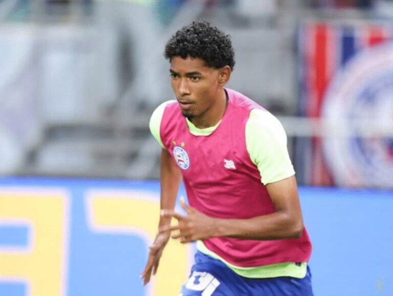 Santa Cruz encaminha contratação de Vitinho, do Bahia