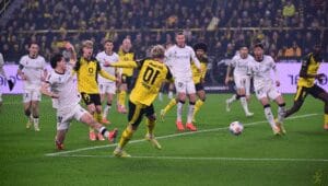 Dortmund vence Gladbach e segue firme na caça ao Bayern na Bundesliga