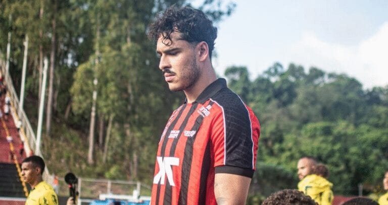 Lucas Halter sofre lesão e vira dúvida para último jogo do Vitória na Série A
