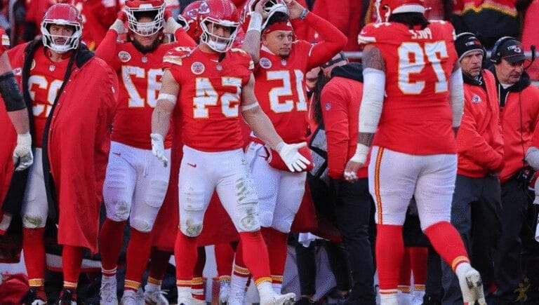 Chiefs ficam de fora dos playoffs da NFL após uma década de domínio
