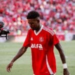 Benfica monitora Vitão, central do Internacional com contrato até 2026