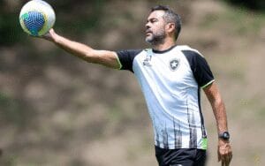 Flamengo mira Artur Jorge como alternativa a Filipe Luís em 2026