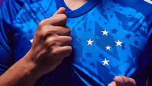 Técnico do Cruzeiro é eleito um dos 10 melhores do mundo em 2025