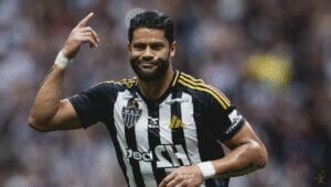 Hulk viraliza em Atlético-MG x Betim com comemoração no camarote