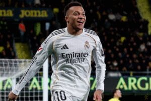 Real Madrid vence Villarreal com dois gols de Mbappé e assume liderança
