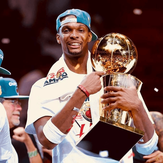 Chris Bosh relata colapso em casa: 'Tive sorte de ficar vivo'