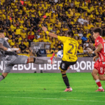 Argentinos Juniors vence Barcelona na Libertadores com gol no fim