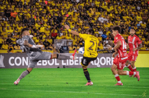 Argentinos Juniors vence Barcelona na Libertadores com gol no fim
