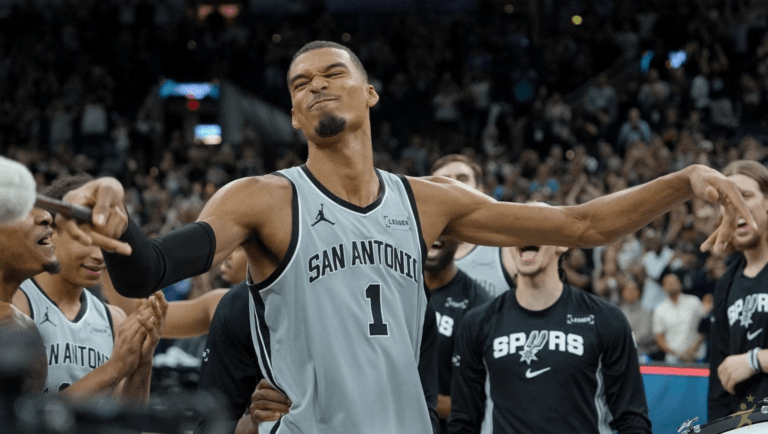 Wembanyama decide e Spurs voltam aos playoffs da NBA após 7 anos