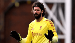 Liverpool enfrenta Brighton sem Alisson e Salah; veja escalações