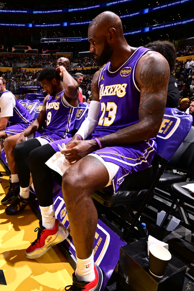 LeBron e Bronny fazem história com 1ª assistência pai-filho da NBA