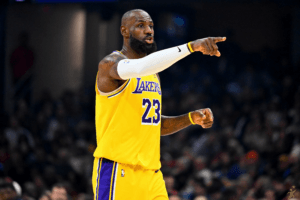 LeBron James descarta comprar franquia da NBA: 'De jeito nenhum'