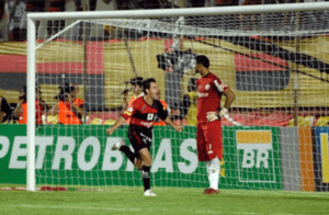 Ramon Menezes no Vitória: O Recorde Inusitado de Cobranças de Falta Indiretas