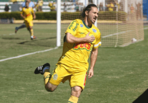 O recorde peculiar de Xuxa no Mirassol: Mais cartões amarelos que gols