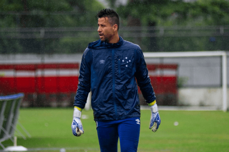 A Inabalável Fortaleza Azul: O Recorde Secreto de Fábio no Cruzeiro