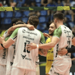 Goiás Vôlei enfrenta Sesi Bauru em duelo decisivo pelo G8 da Superliga