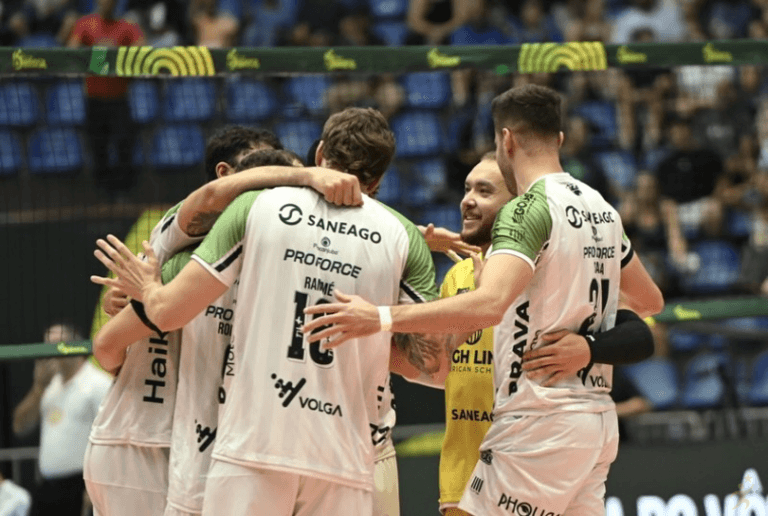 Goiás Vôlei enfrenta Sesi Bauru em duelo decisivo pelo G8 da Superliga
