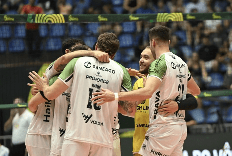 Goiás Vôlei enfrenta Sesi Bauru em duelo decisivo pelo G8 da Superliga