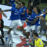 Cruzeiro vence Atlético-MG em final marcada por 23 expulsões após pancadaria