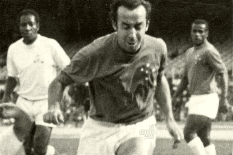 O Inusitado Recorde de Tostão: Gols em Sequência no Mineirão