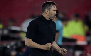 River Plate vence Huracán na estreia de Coudet com polêmicas de arbitragem