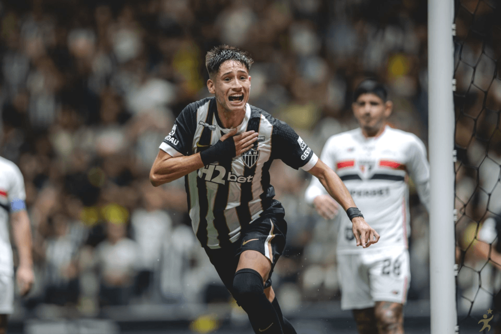 Atlético-MG vence São Paulo e tira rival da liderança do Brasileirão
