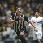 Atlético-MG vence São Paulo e tira rival da liderança do Brasileirão