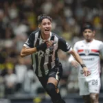 Atlético-MG vence São Paulo e tira rival da liderança do Brasileirão