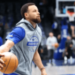 Stephen Curry segue afastado dos Warriors por lesão no joelho