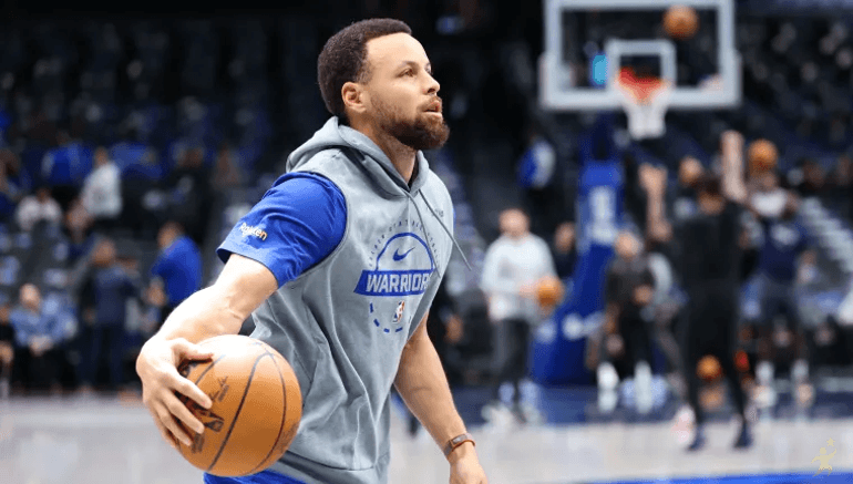 Stephen Curry segue afastado dos Warriors por lesão no joelho