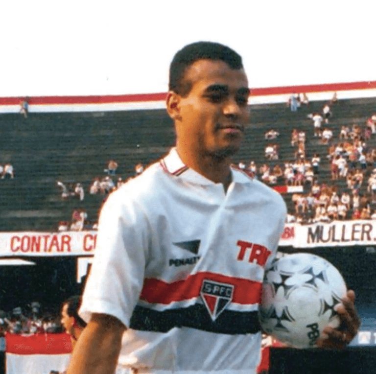 Cafu, o Lateral Artilheiro: Um Recorde Inusitado no São Paulo