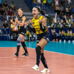 Praia Clube vence Sesi Bauru e lidera quartas da Superliga Feminina