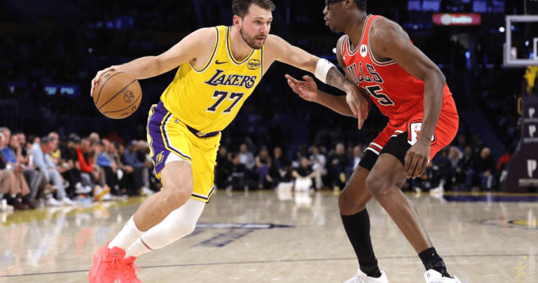 Doncic bate recorde pelo Lakers com 51 pontos e uniforme do Brasil