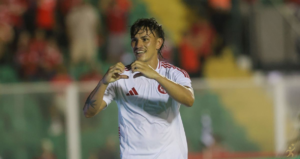 Bernabei brilha, e Internacional vira contra Athletic na Copa do Brasil