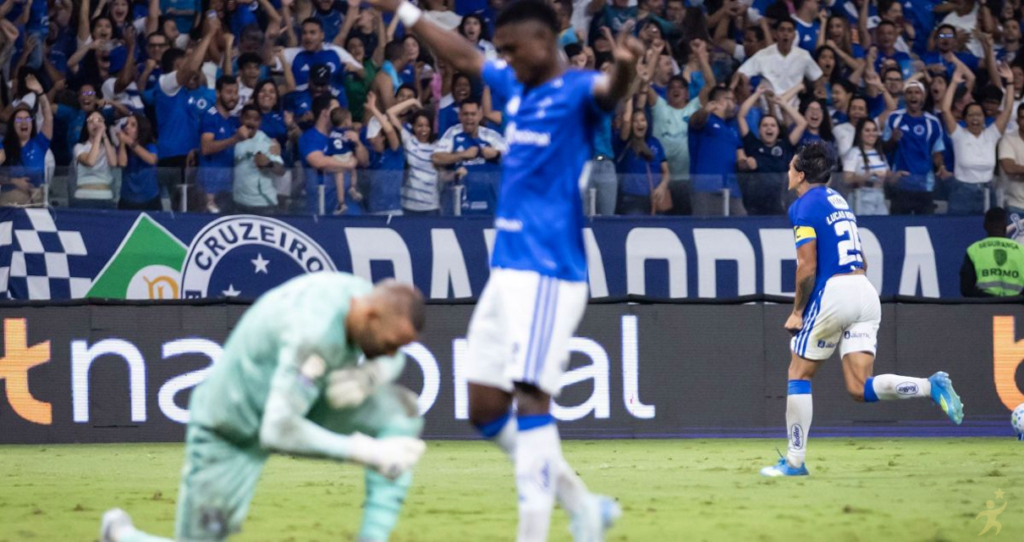 Cruzeiro vence Grêmio e deixa zona de rebaixamento do Brasileirão