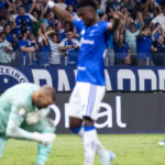 Cruzeiro vence Grêmio e deixa zona de rebaixamento do Brasileirão