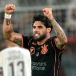 Corinthians vence Platense na Libertadores, mas Diniz tem trabalho pela frente