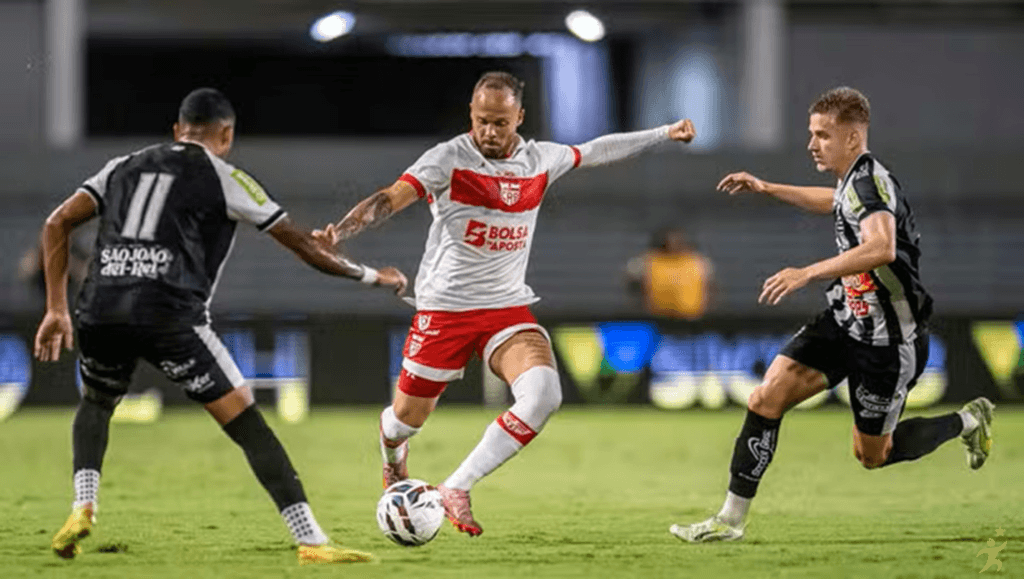 Ronaldo Tavares faz hat-trick e comanda virada do Athletic sobre o CRB