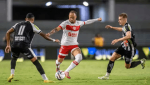 Ronaldo Tavares faz hat-trick e comanda virada do Athletic sobre o CRB
