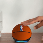 Echo Dot NBA chega ao Brasil em edição limitada com design de bola oficial