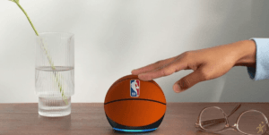 Echo Dot NBA chega ao Brasil em edição limitada com design de bola oficial