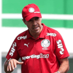 Palmeiras improvisa na lateral após lesões de Piquerez e Jefté