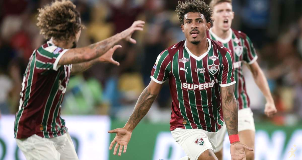 John Kennedy anima torcida com possível chegada de Hulk ao Fluminense